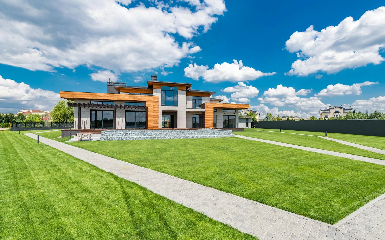 Healthy, well-maintained green lawn at a Lake of the Ozarks property